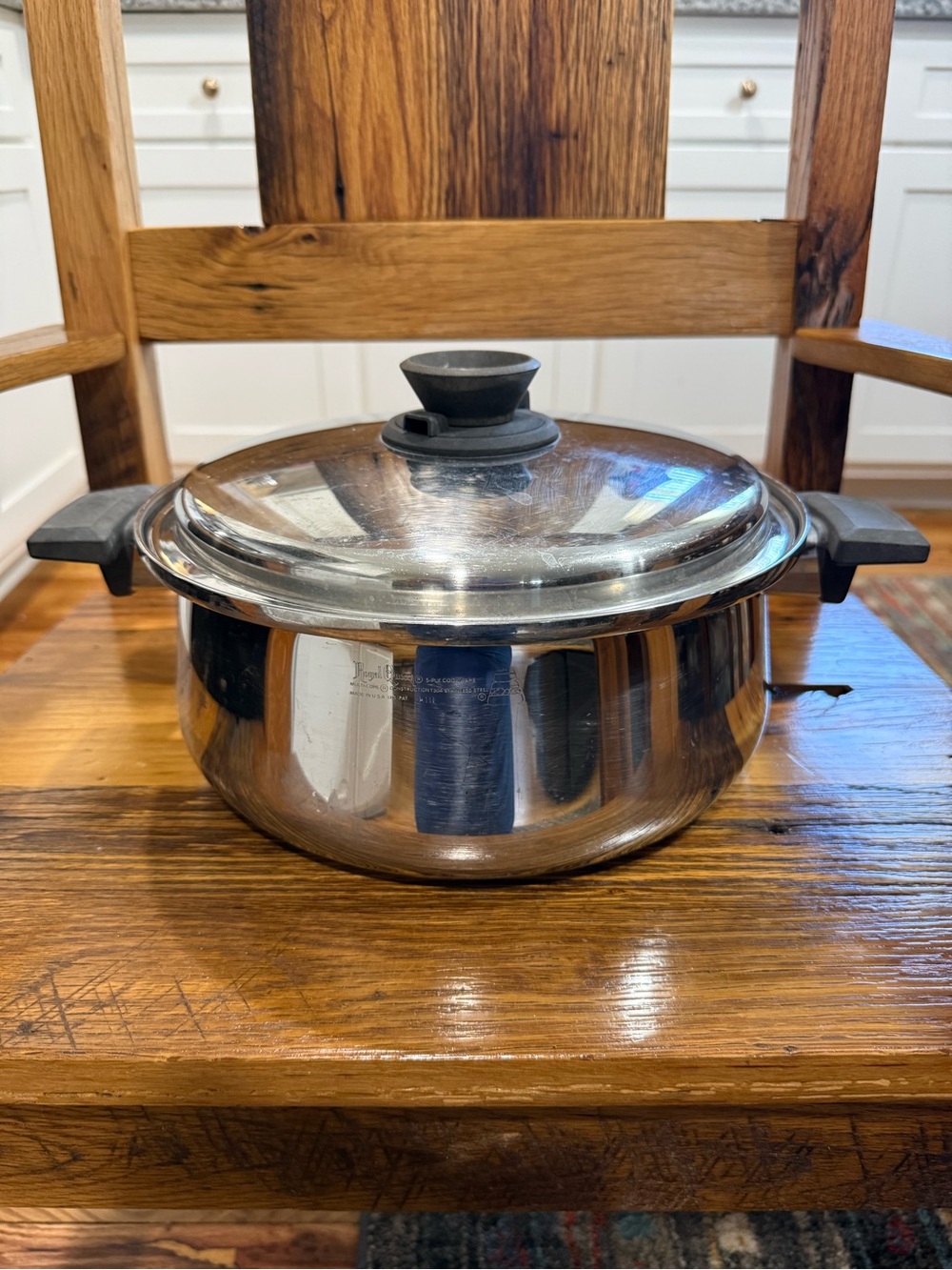 Vintage Royal Queen Lidded Dutch Oven  with Black Handles